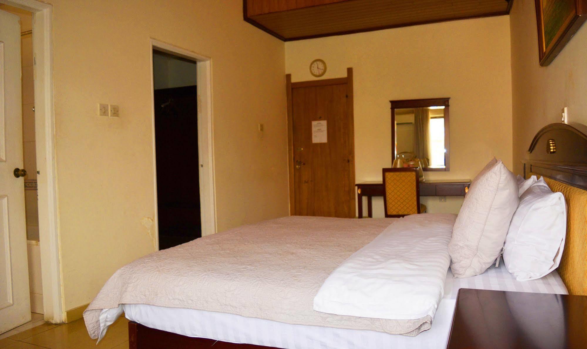 אקרה Hotel Georgia מראה חיצוני תמונה